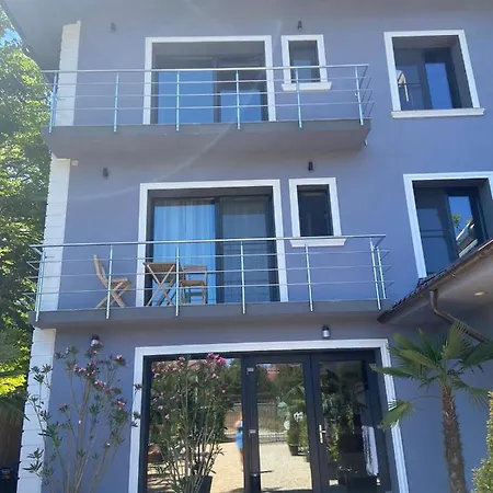 Casa Blanca Costinesti 게스트하우스 3*